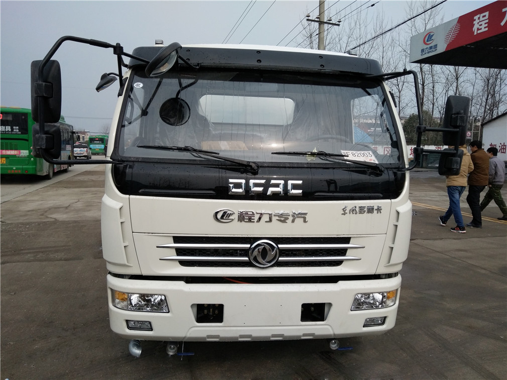 東風多利卡(8方)灑水車