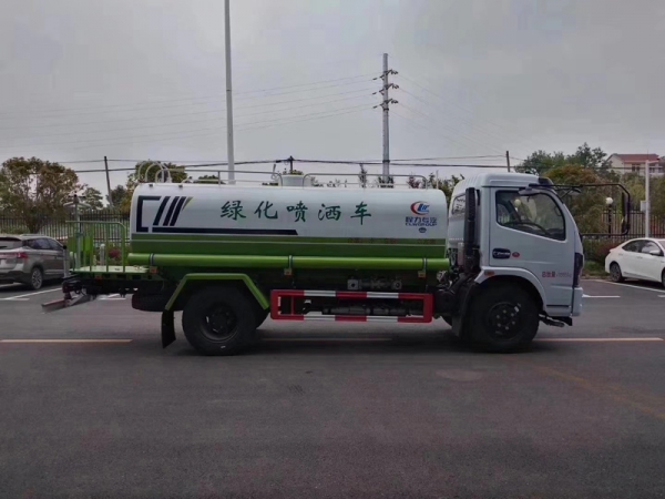 東風(fēng)多利卡9.2方灑水車