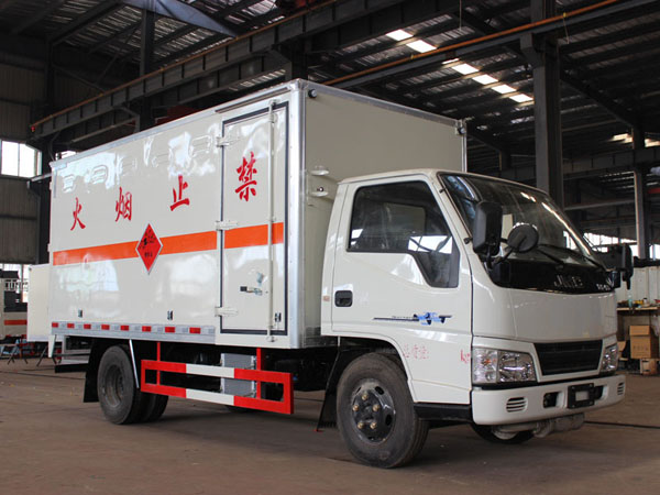 江鈴4米2(2.6噸)爆破器材車