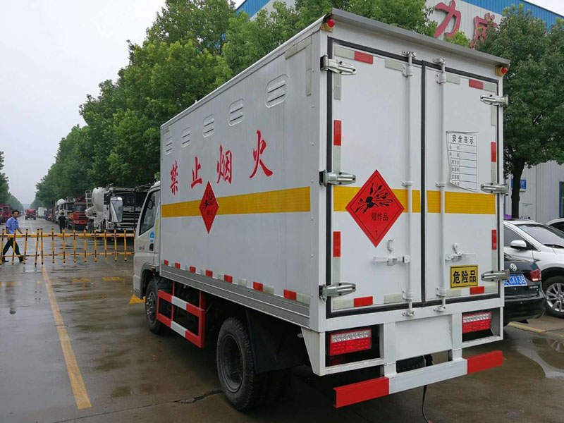 時(shí)風(fēng)3米3(藍(lán)牌)爆破車