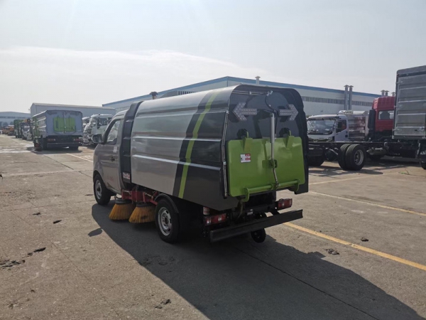 長(zhǎng)安小型掃路車（0.5方水罐，1.5方塵罐）