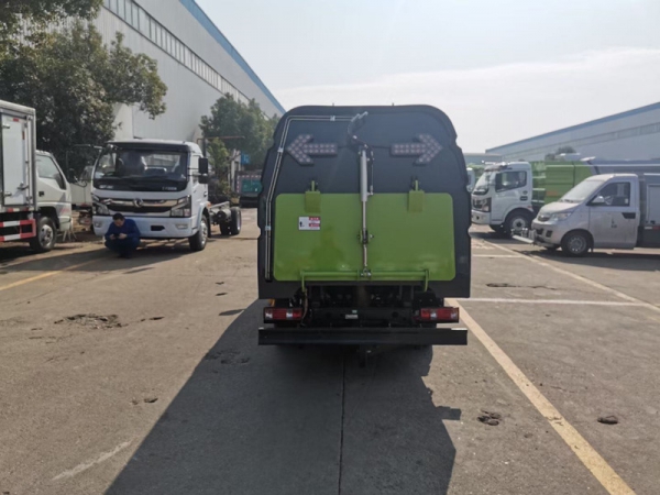 長(zhǎng)安小型掃路車（0.5方水罐，1.5方塵罐）