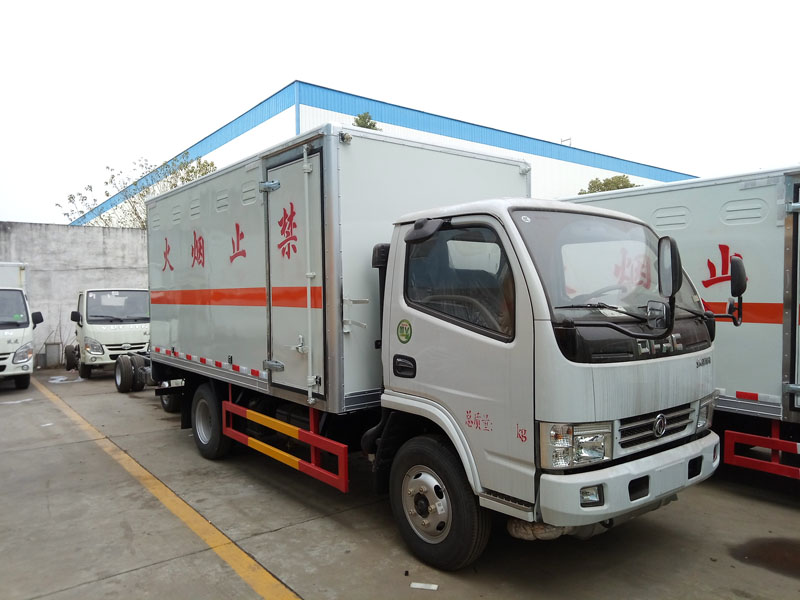 多利卡4.1米(藍牌)液體廂式車