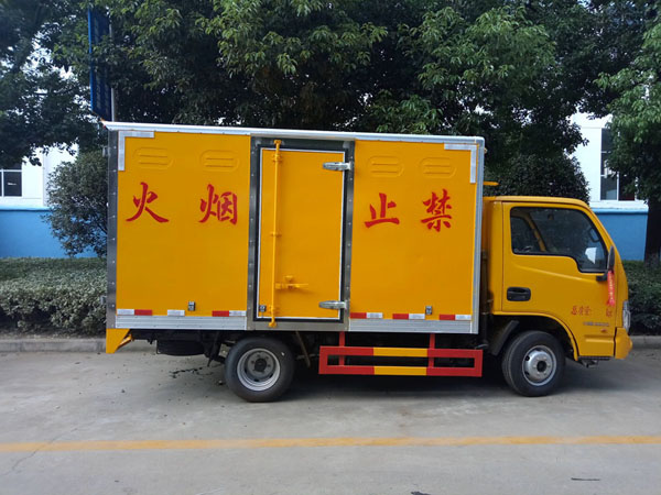 躍進柴油3.3米(藍牌)液體廂式車