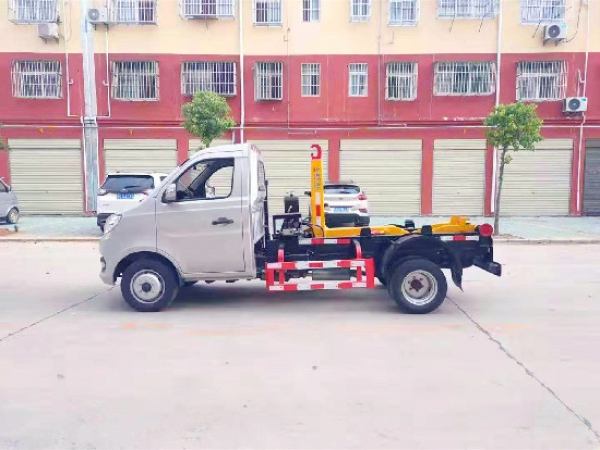 長安國六汽油鉤臂(車廂可卸)式垃圾車(后雙輪)