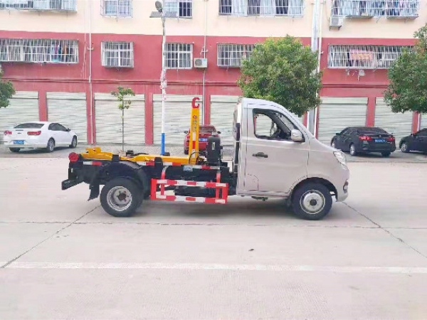 長安國六汽油鉤臂(車廂可卸)式垃圾車(后雙輪)
