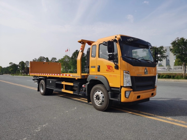 國(guó)六重汽豪沃重載型一拖二清障車(chē)