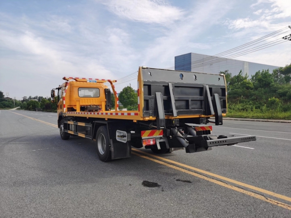國(guó)六重汽豪沃重載型一拖二清障車(chē)