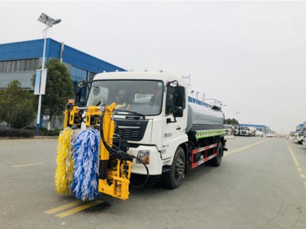 東風天錦護欄清洗車
